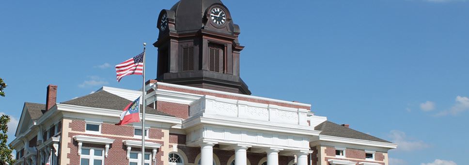 Front view of Montgomery County Courthouse in Mount Vernon